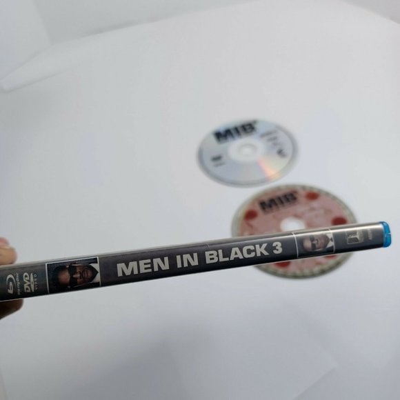 MIB 3 Men In Black 3 Blu-Ray + DVD -Will Smith -Tommy Lee **MINOR WEAR - Picture 4 of 14